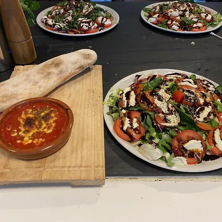 Vagabond Vieiras Beds & Communal Dinner Included Le-210 Hostel