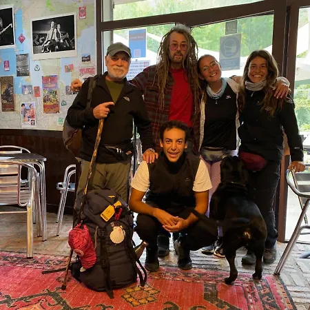 Vagabond Vieiras Beds & Communal Dinner Included Le-210 La Portela de Valcarce