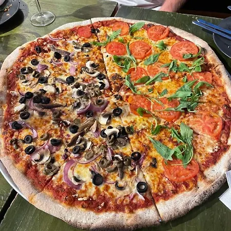 Vagabond Vieiras Beds & Communal Dinner Included Le-210 Albergue *