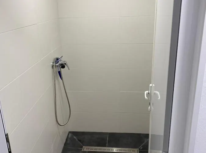 Хостел Vagabond Vieiras Beds & Communal Dinner Included Le-210 *