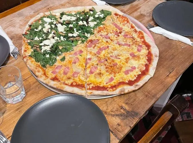 Хостел Vagabond Vieiras Beds & Communal Dinner Included Le-210 Ла-Портела-де-Валькарсе