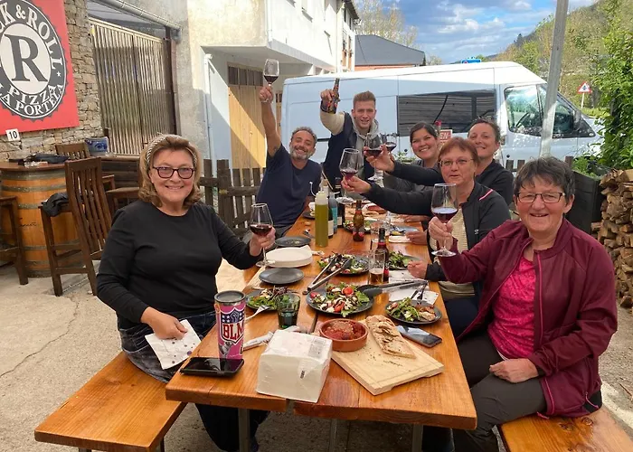 Vagabond Vieiras Beds & Communal Dinner Included Le-210 Хостел Ла-Портела-де-Валькарсе