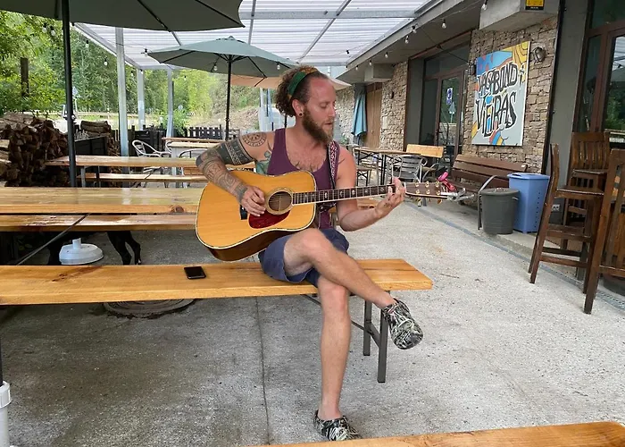 Хостел Vagabond Vieiras Beds & Communal Dinner Included Le-210