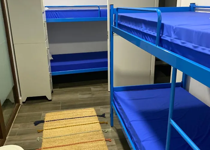 Хостел Vagabond Vieiras Beds & Communal Dinner Included Le-210